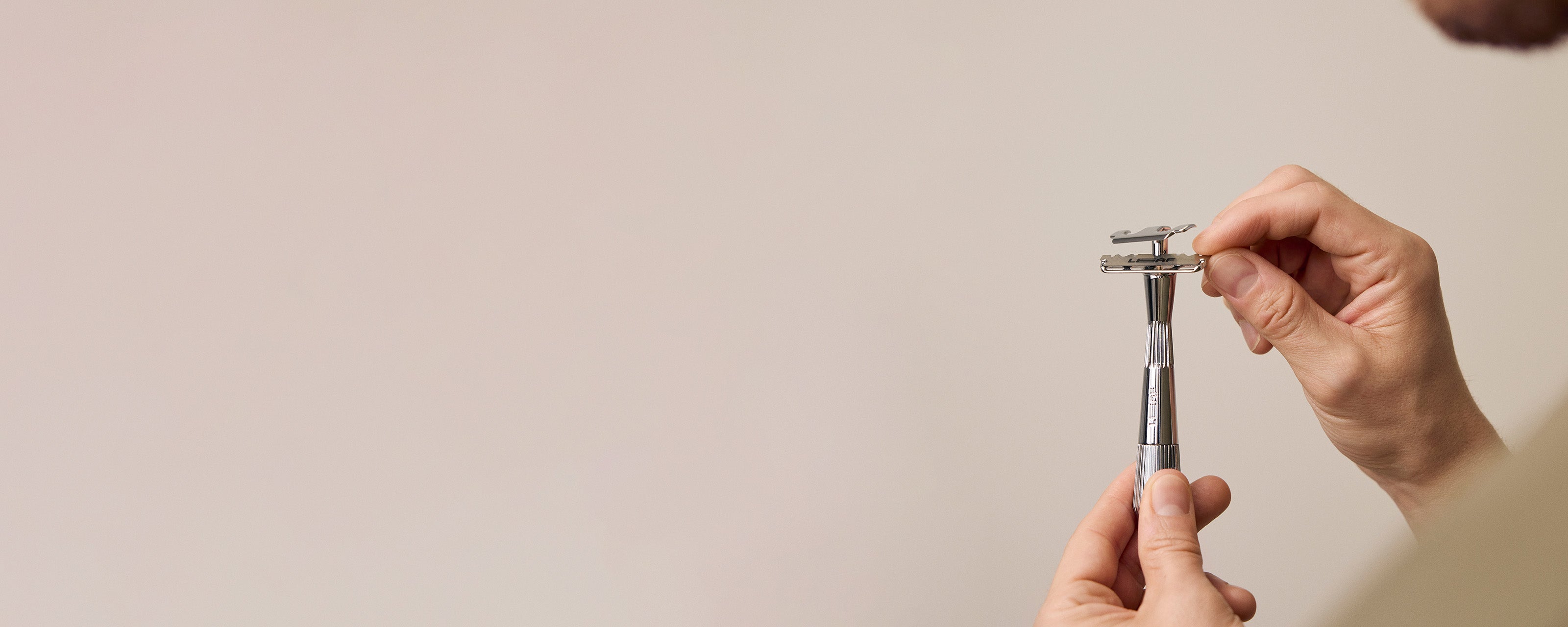 Single edge razor opened while the blade is being adjusted