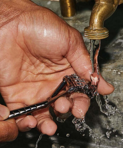 cleaning a Leaf razor