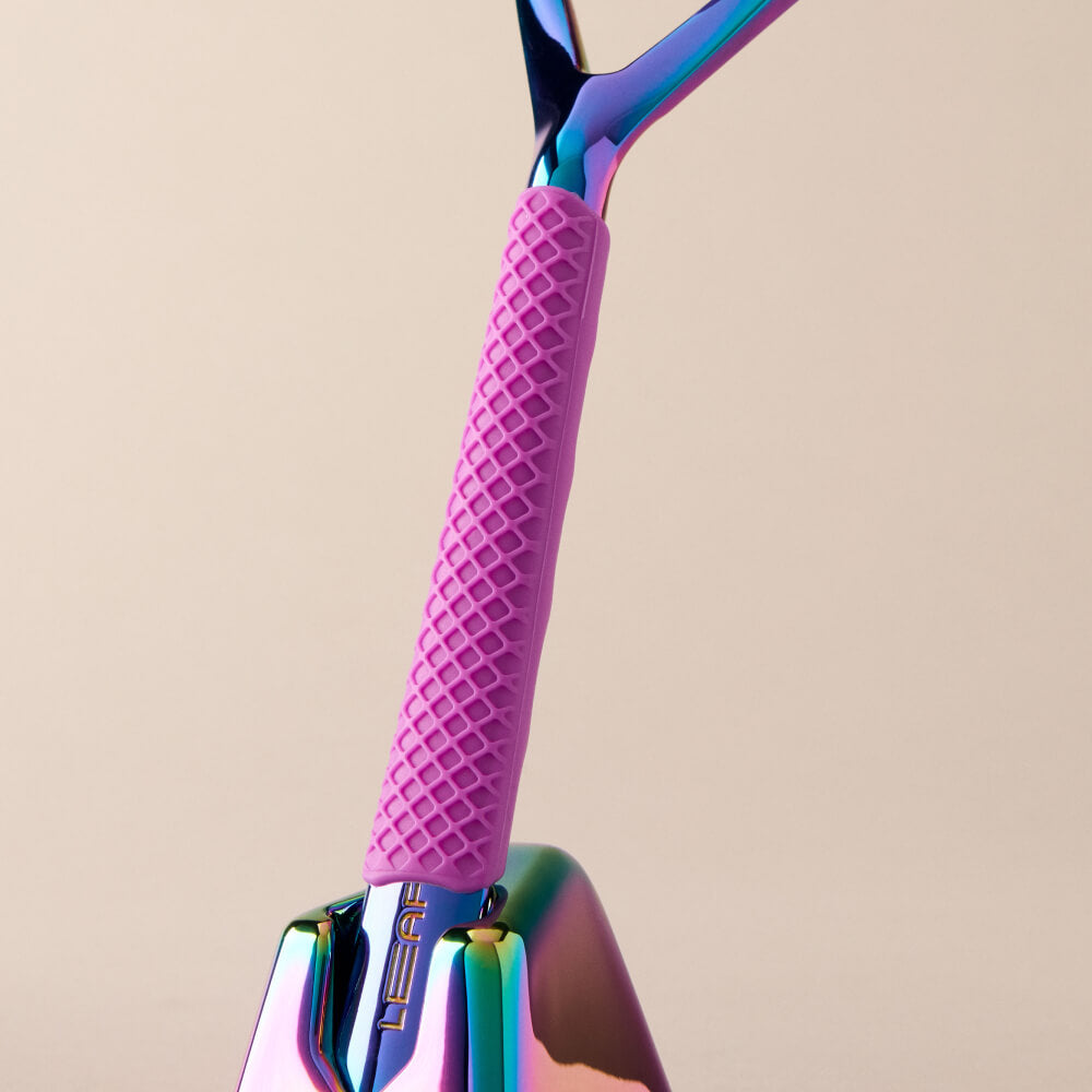 The leaf grip sleeve for the Leaf razor in purple